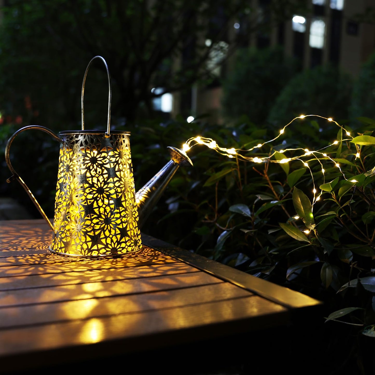 Watering can with Lights,Solar Lantern Outdoor Hanging Waterproof, Decorative Retro Metal Solar Lights for Table Patio Yard Pathway Walkway