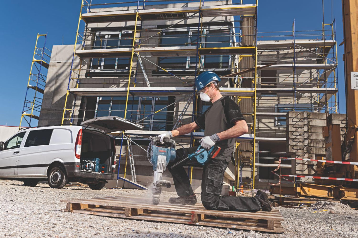 Bosch GBL18V-71N 18V Cordless Blower (Bare Tool) , Black