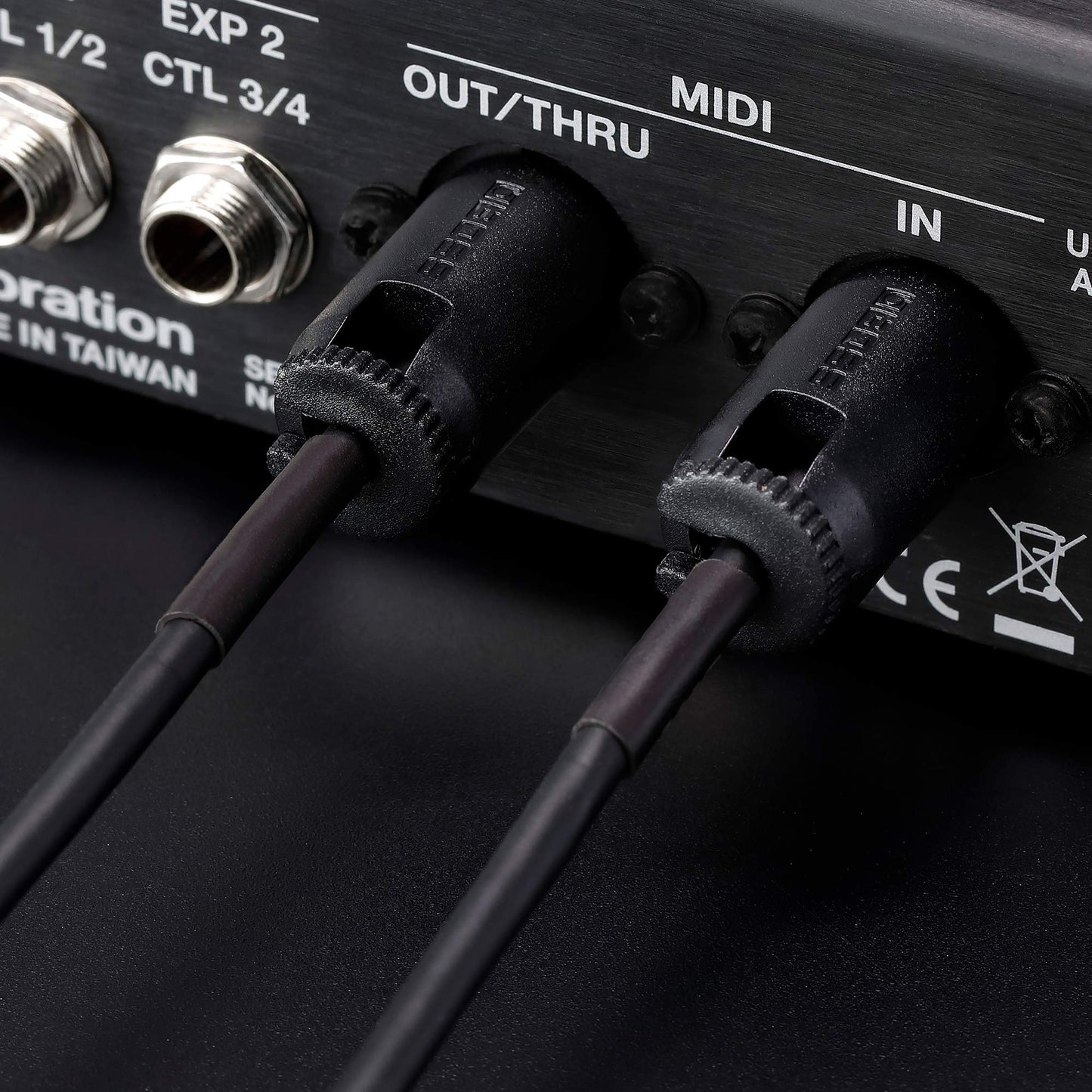 BOSS Bmidi-Pb1 – 1Ft/30Cm Length – Space-Saving Midi Cable with Multi-Directional Connectors, Perfect for Pedalboards and All Midi Applications