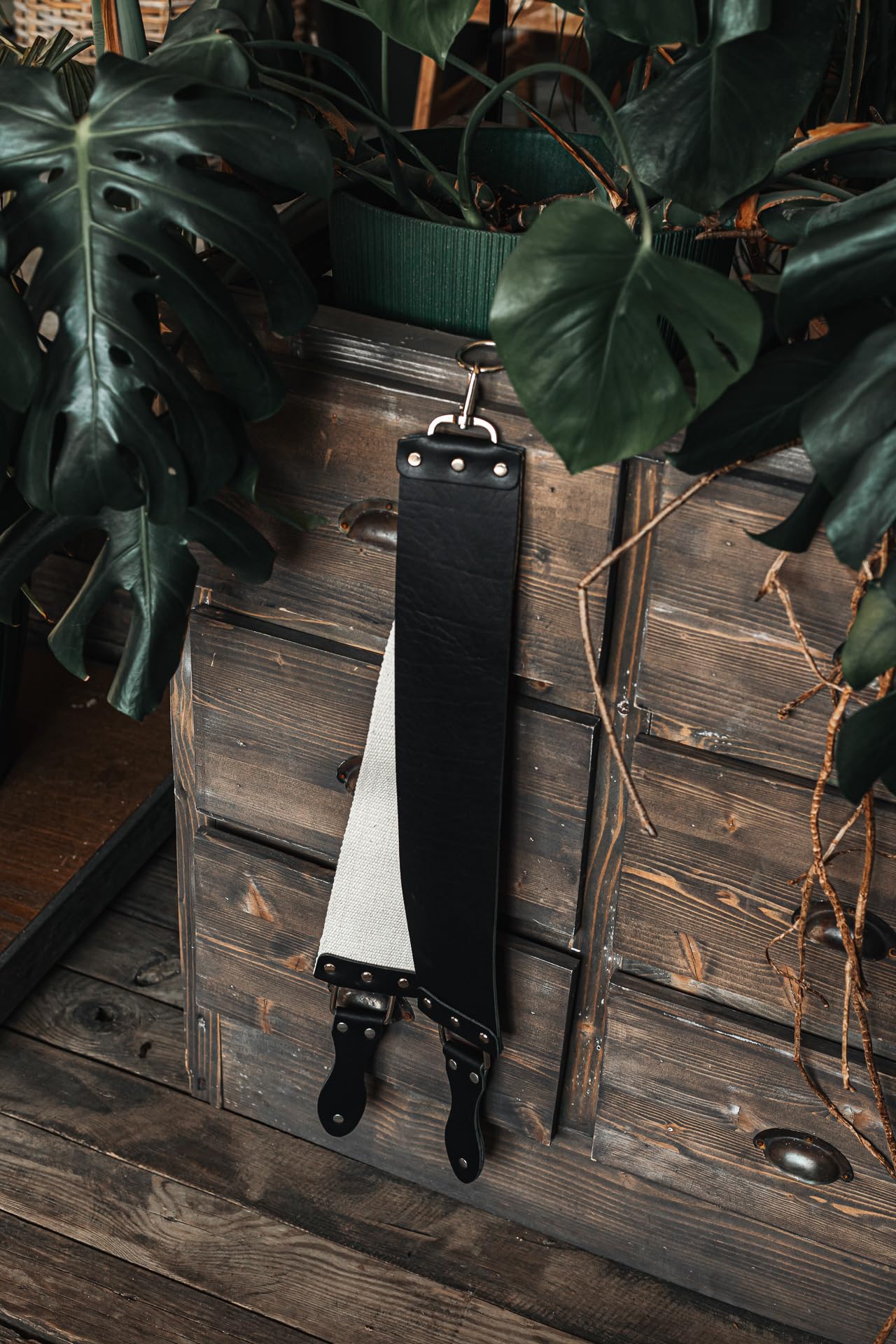 Razor Strop - Barber's Latigo Leather Straight Razor Strop. Dual Strap that will be a Great Addition for Any Straight Razor. PREMIUM LEATHER Strop for Sharpening. (Black)