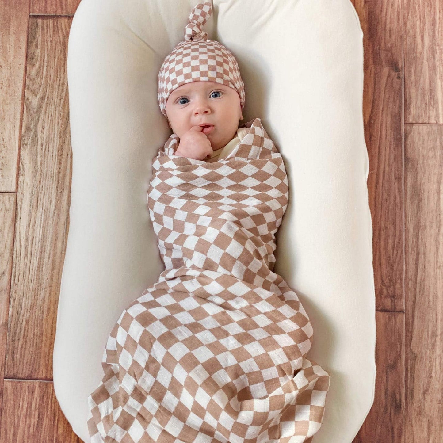 LifeTree Muslin Swaddle Blankets Neutral, Baby Swaddling Wrap Nursery Blanket for Boys & Girls Unisex, Soft 70% Viscose from Bamboo and 30% Cotton, Large 47 x 47 inches, Bear & Checkered Coffee