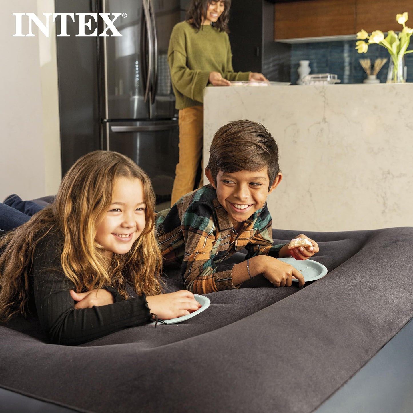 INTEX 64121ED Dura-Beam Plus Pillow Rest Air Mattress: Fiber-Tech – Twin Size – Built-in Electric Pump – 16.5in Bed Height – 300lb Weight Capacity
