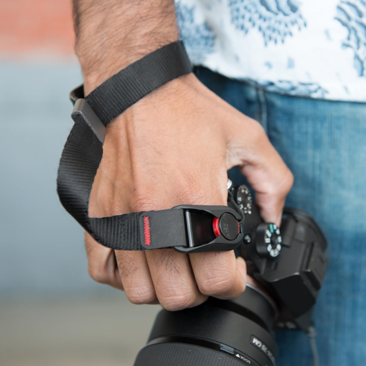 Peak Design Cuff Camera Wrist Strap, Black, Compatible with DSLR, Compact and Point-and-Shoot Cameras, Low Profile, Quick Release and Connection, 200 lb Capacity, Camera Straps for Photographers