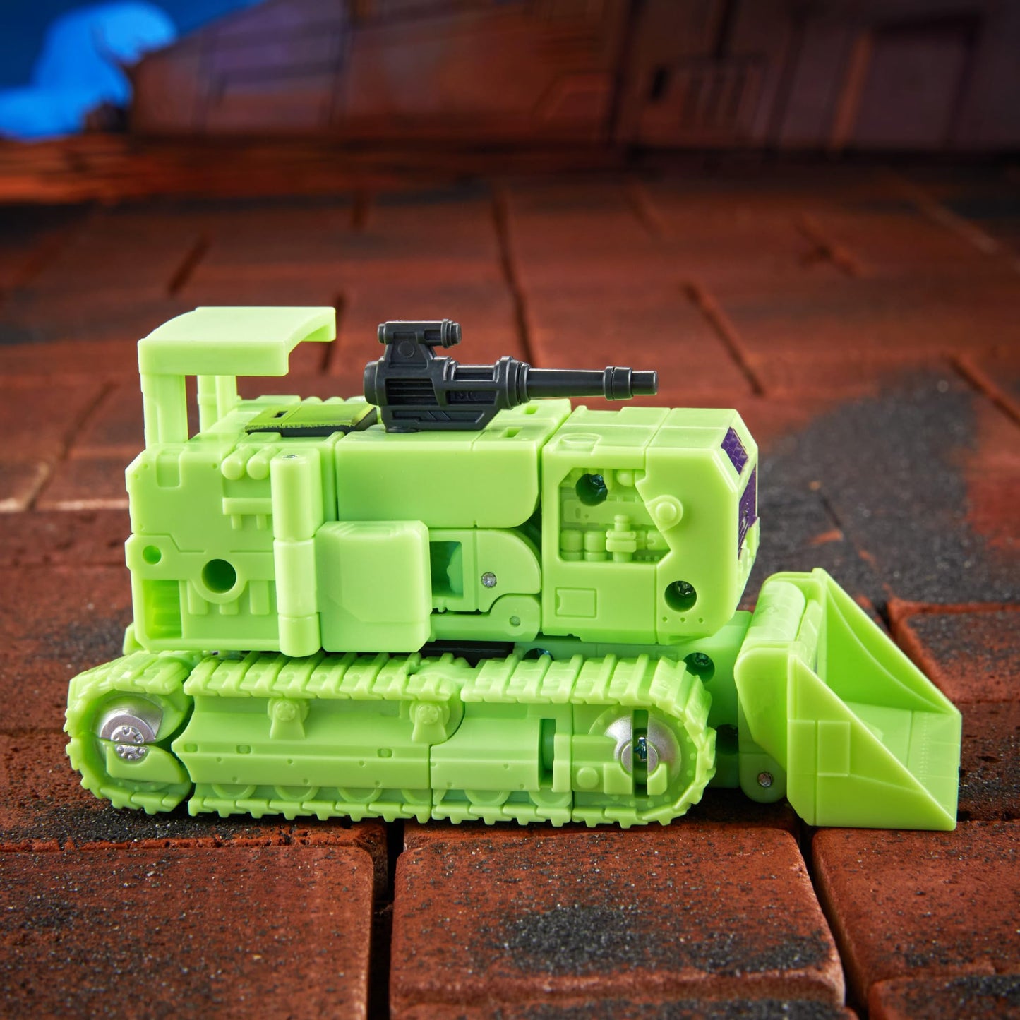 Transformers Toys Studio Series Deluxe Class Transformers: The Movie Bonecrusher, 4.5-inch Converting Action Figure, Robot Toys, 8+