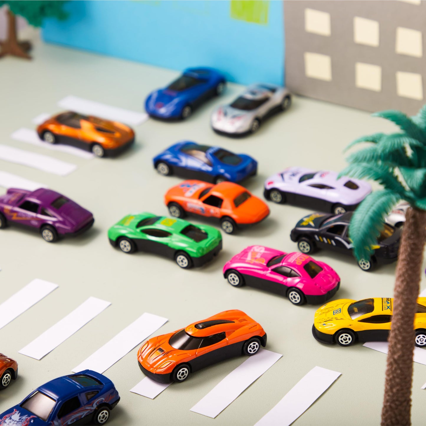 JOYIN 28-Count Valentines Day Cards with Die-Cast Racing Cars for Classroom Exchange
