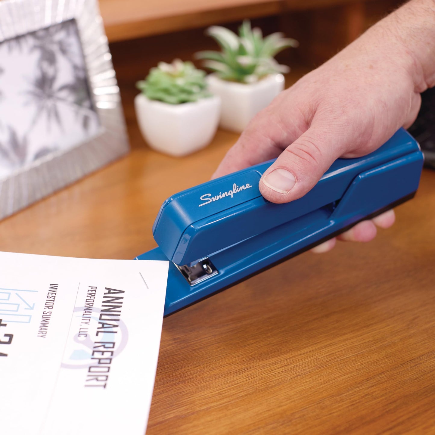 Swingline 747 Classic Desk Stapler, 20 Sheet Capacity, Royal Blue (S7074724)