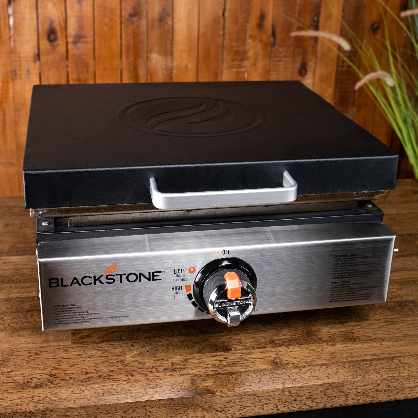 Blackstone 5701 Tabletop 17" Griddle Hard Cover, Flat Top Grill Cover with Handle and Hanging Brackets, Powder Coated Steel, Black