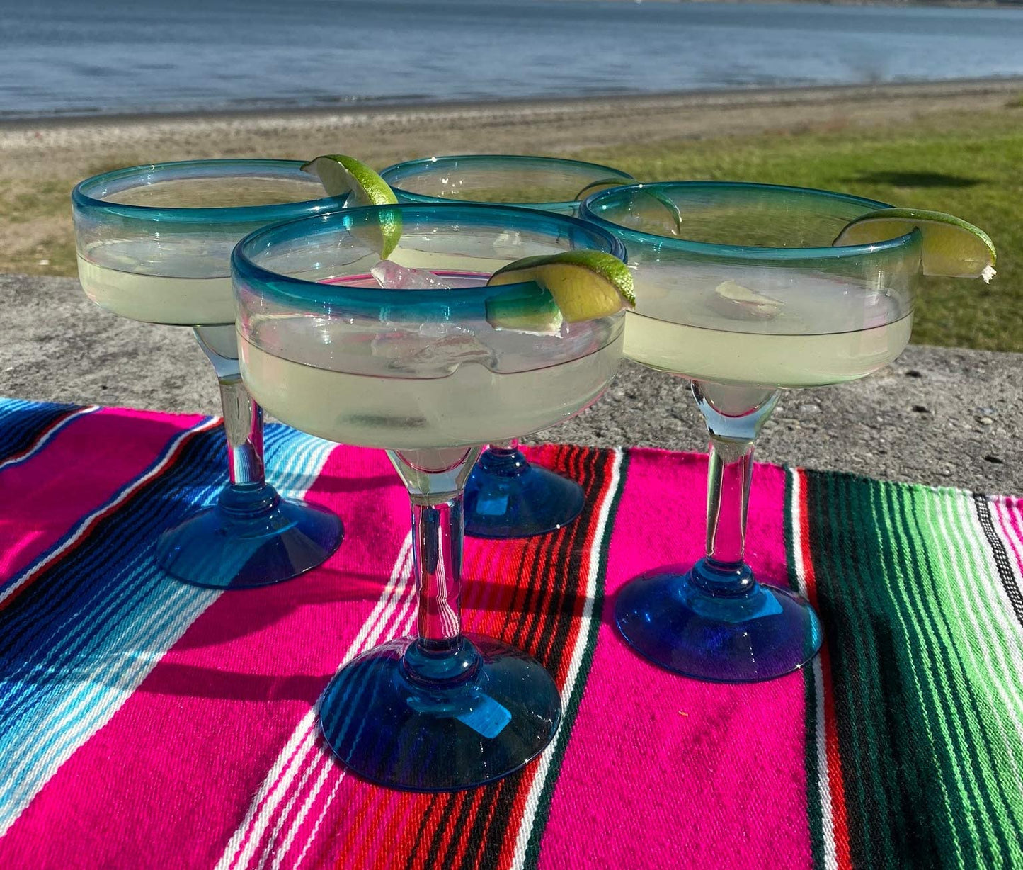 Dos Sueños Mexican Hand Blown Glass - Set of 4 Hand Blown Margarita Glasses (16 oz) with Aqua Blue Rims