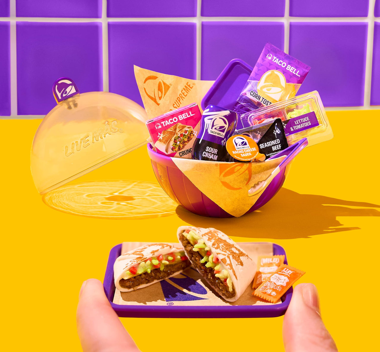MGA's Miniverse Make It Mini Taco Bell Series 1 (2 Pack), Mini Collectibles - Blind Pack, DIY, Resin, Replica Food, Not Edible, Collectors, 8+