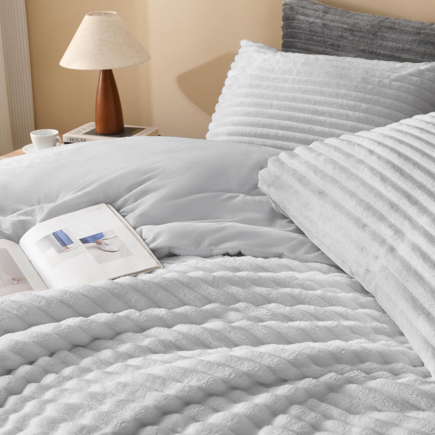Andency Fleece Full Comforter Set, 3 Pieces Light Grey Comforter Set for Full Size Bed, Soft Warm Fluffy Fuzzy Bedding Set for Winter (1 Comforter & 2 Pillowcases)