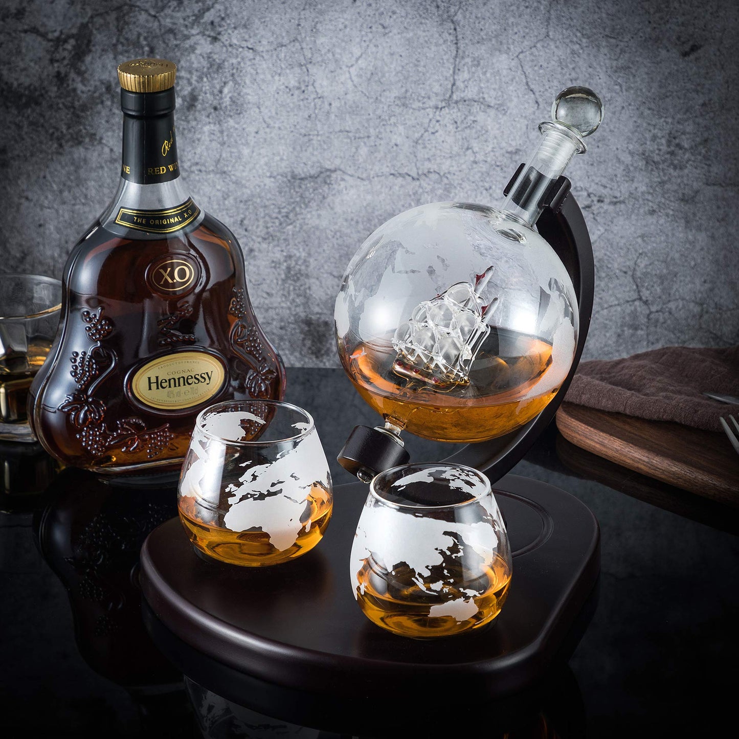 Whiskey Decanter Set,Globe Wine Decanter Set with 2 Glasses,Cleaning Beads,4 Stainless Steel Ice Cubes and Ice Tong,Beverage Drink Liquor Dispenser-Gift Set for Liquor, Scotch,Bourb(29oz)