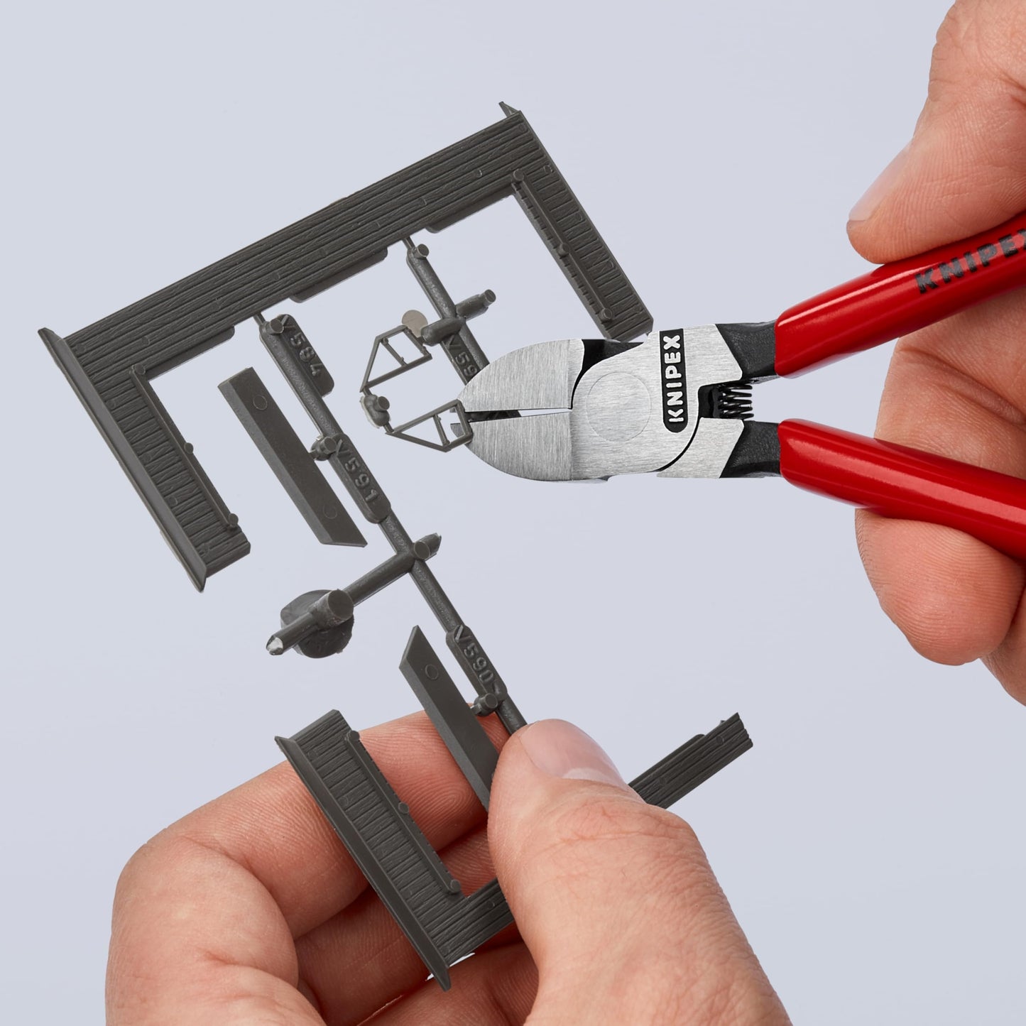 Diagonal Pliers for Flush Cut Plastics