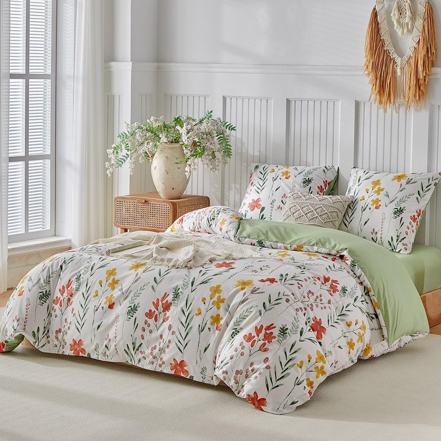 Duvet Cover Queen, Floral Duvet Cover, 3 Piece Breathable Queen Duvet Cover Set with Zipper Closure, 4 Corner Ties, (90x90 Inch, Green/White)