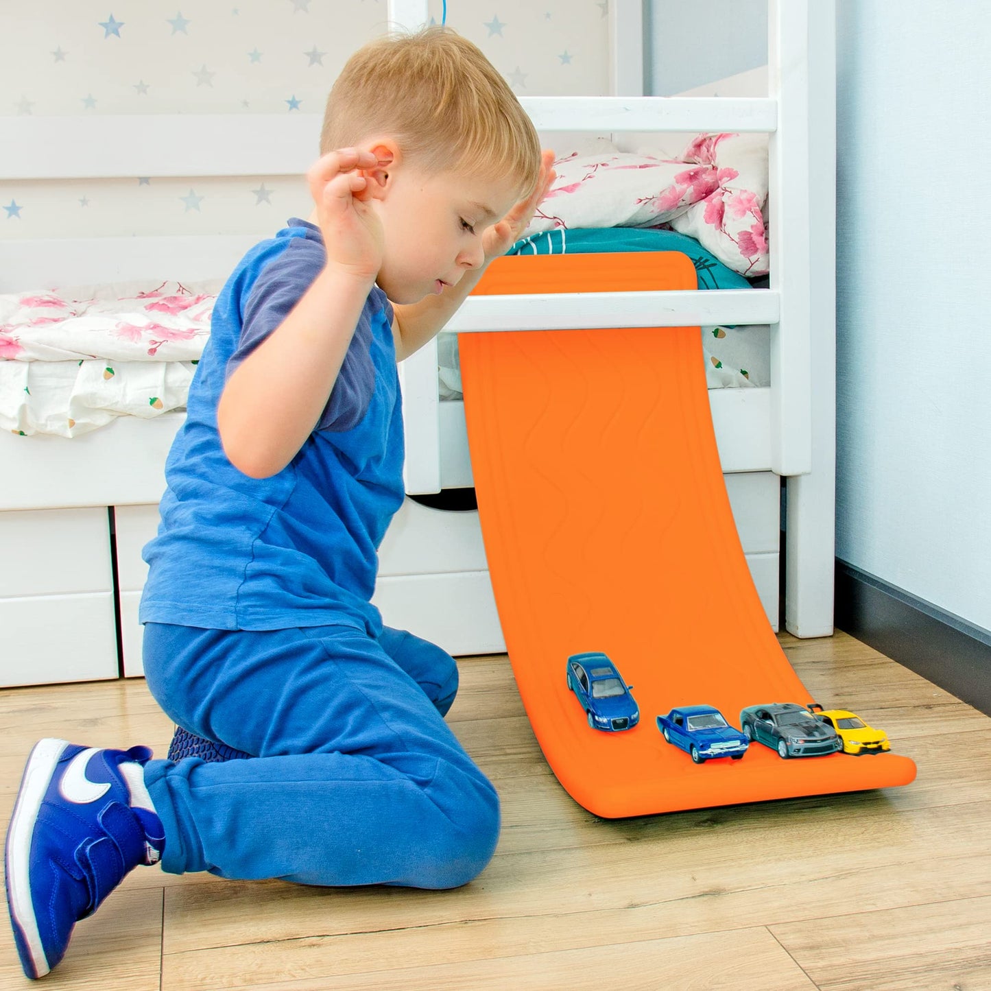 Balance Board Kids - 90x29 cm - Montessori Vestibular Waldorf Rocker Plastic Non Slip Board - Kid Yoga Curvy for Toddlers Kids Boys Girls and Adults - Indoor Outdoor Balancing, Max Load 91 kg