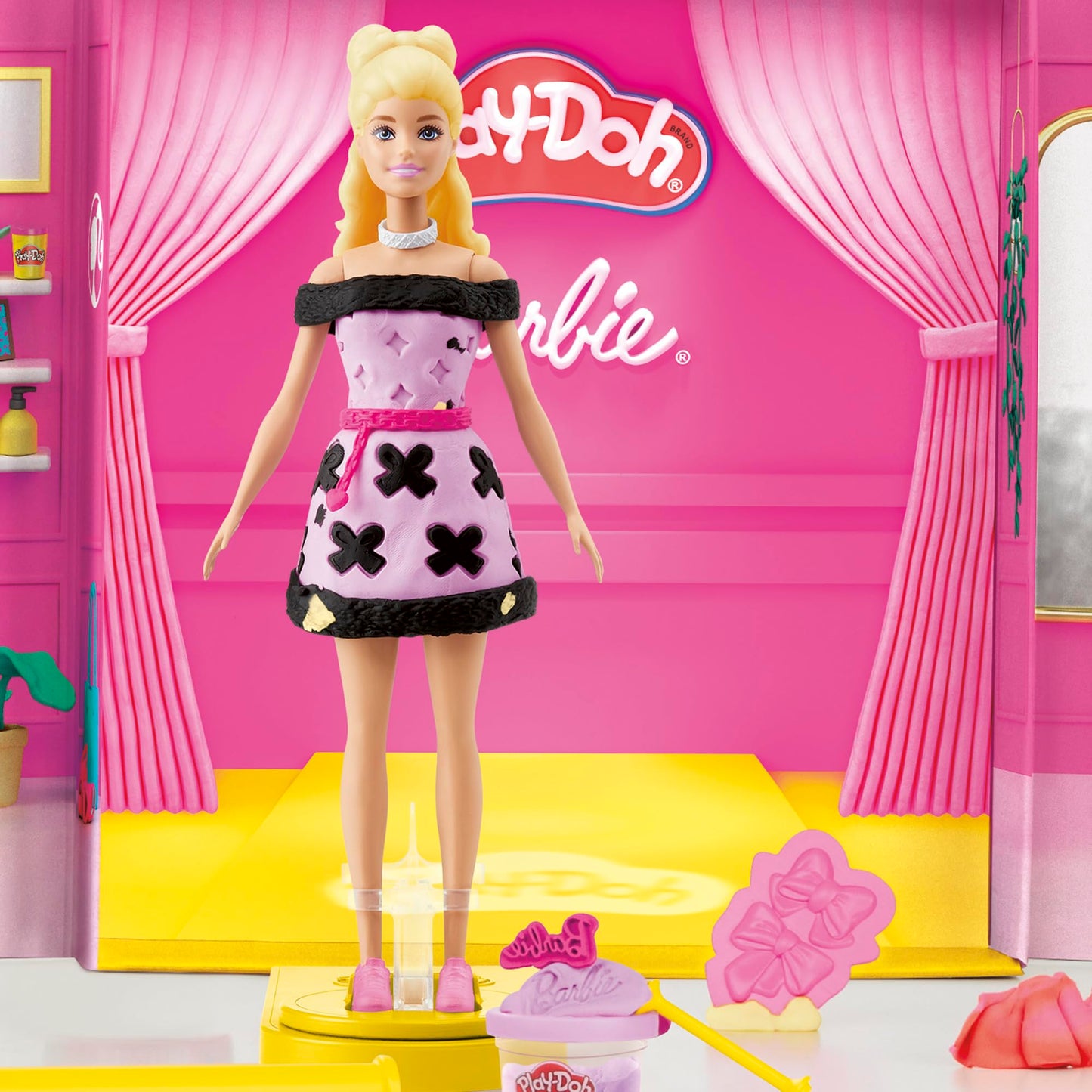 Play-Doh Barbie Designer Fashion Show Set, Make Doll Clothes with 21 Fashion Accessories & Modeling Compound, Kids Arts & Crafts for Girls & Boys 5+