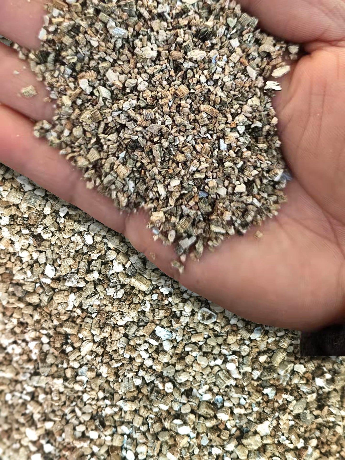 Professional Grade Horticultural Organic Vermiculite and Perlite (Vermiculite, 19L-20qt)