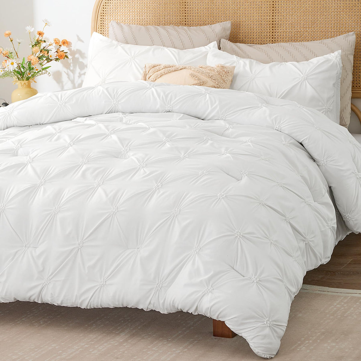 BEDELITE Queen Comforter Set White - 3 Pieces Boho Pintuck Bedding Sets, Queen Size Bed Set with 2 Pillow Shams for All Seasons, Room Decor Valentine's Gift,Lightweight Soft and Warm