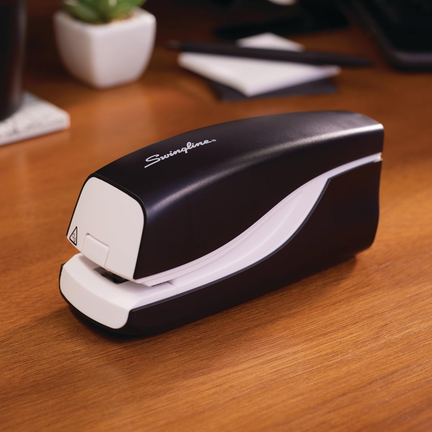 Swingline Breeze Automatic Stapler, 20-Sheet Capacity, Black (7471142132)