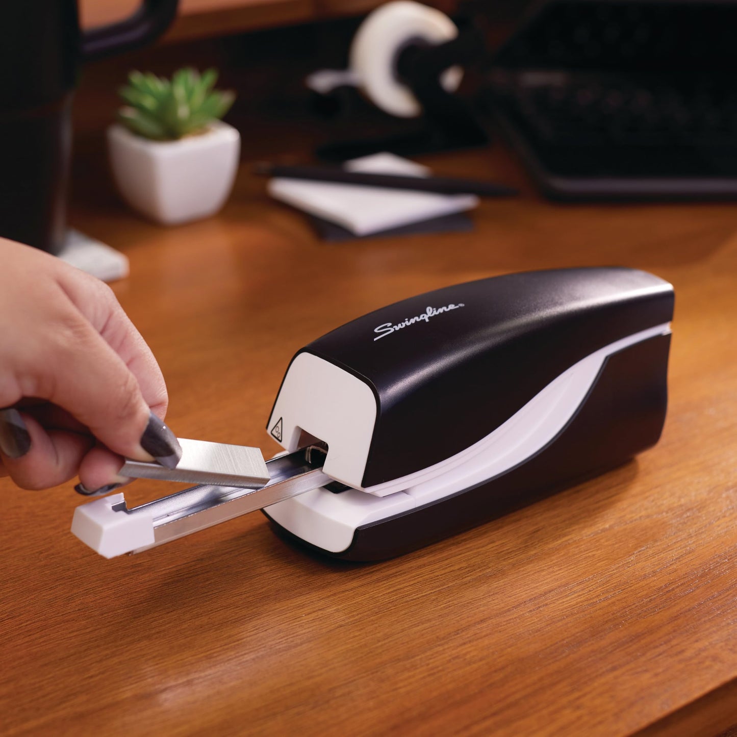 Swingline Breeze Automatic Stapler, 20-Sheet Capacity, Black (7471142132)