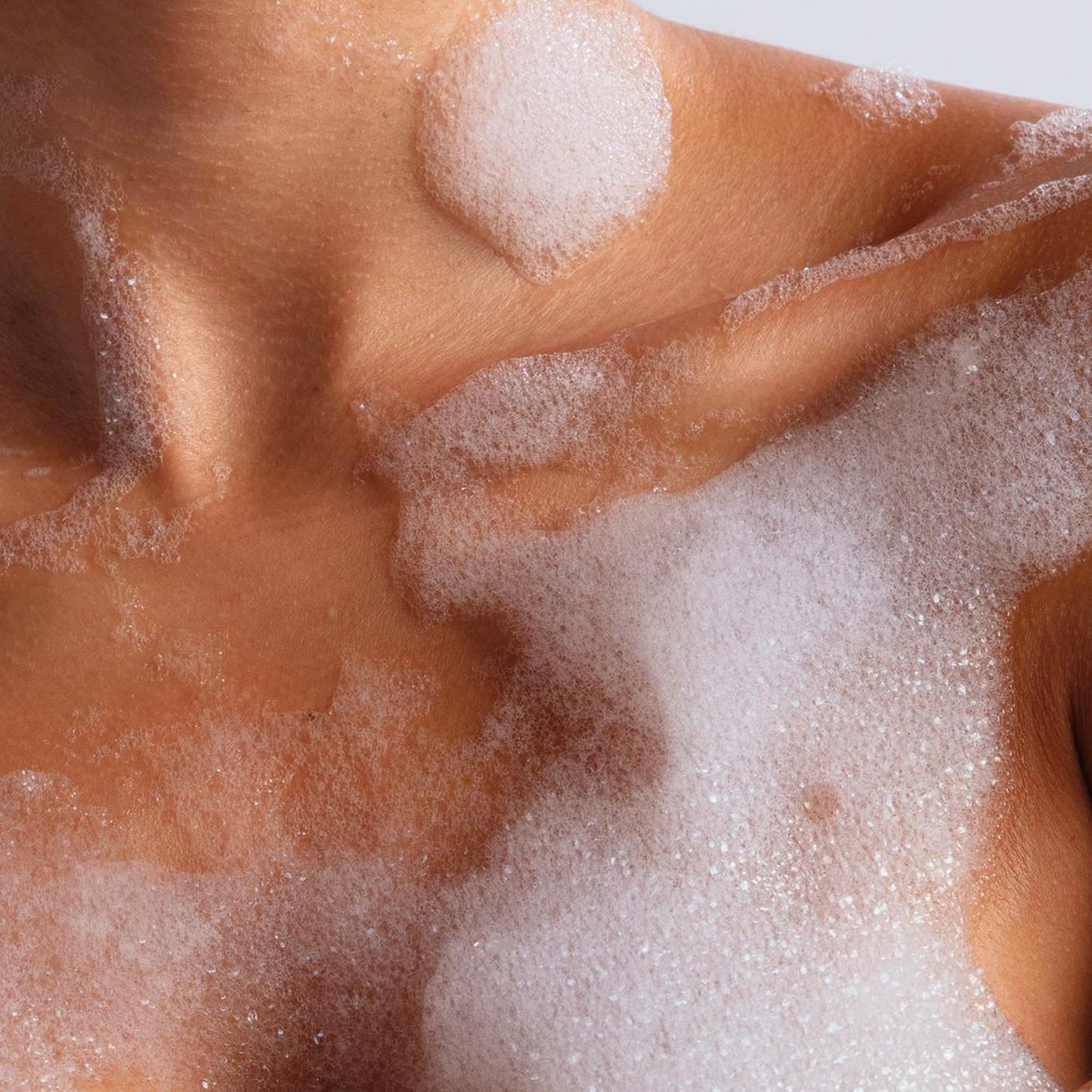 OUAI Body Cleanser Refill, Dean Street - Foaming Body Wash with Jojoba Oil and Rosehip Oil to Hydrate, Nurture, Balance and Soften Skin - Paraben, Phthalate and Sulfate Free Skin Care Products - 32 Oz