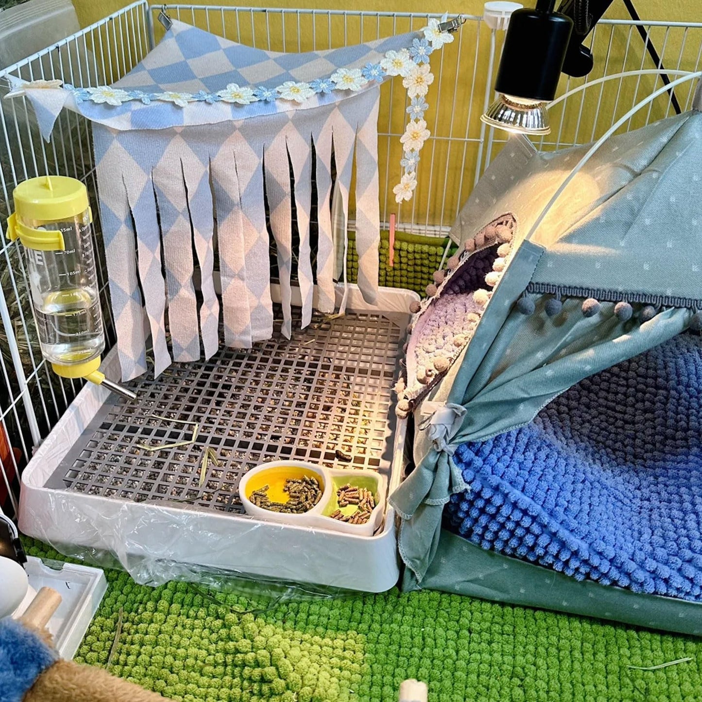 Guinea Pig Litter Pan with Grate, Small Animal Litter Box for Cage, Bunny Restroom Tray Toilet Potty Trainer for Ferret Chinchilla Rat