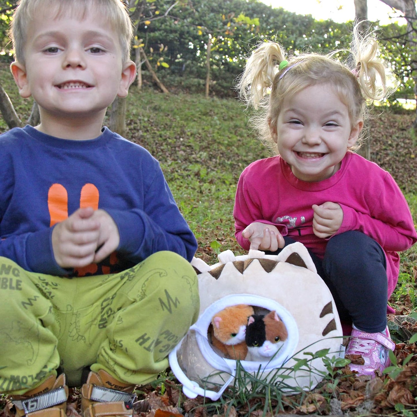 OUOZZZ Cat Stuffed Animal House – Plush Kitten Toy Set with 4 Soft Cats – Interactive & Travel-Friendly Playset for Toddlers & Kids – Huggable, Portable Birthday for Baby