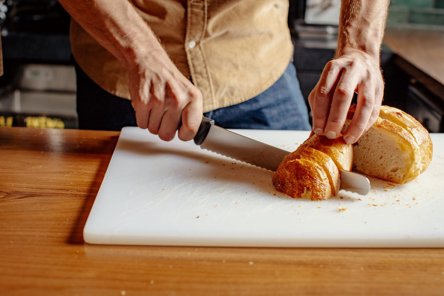 Mercer Culinary Millennia Bread Knife, 10-Inch Wavy Edge Wide, Black