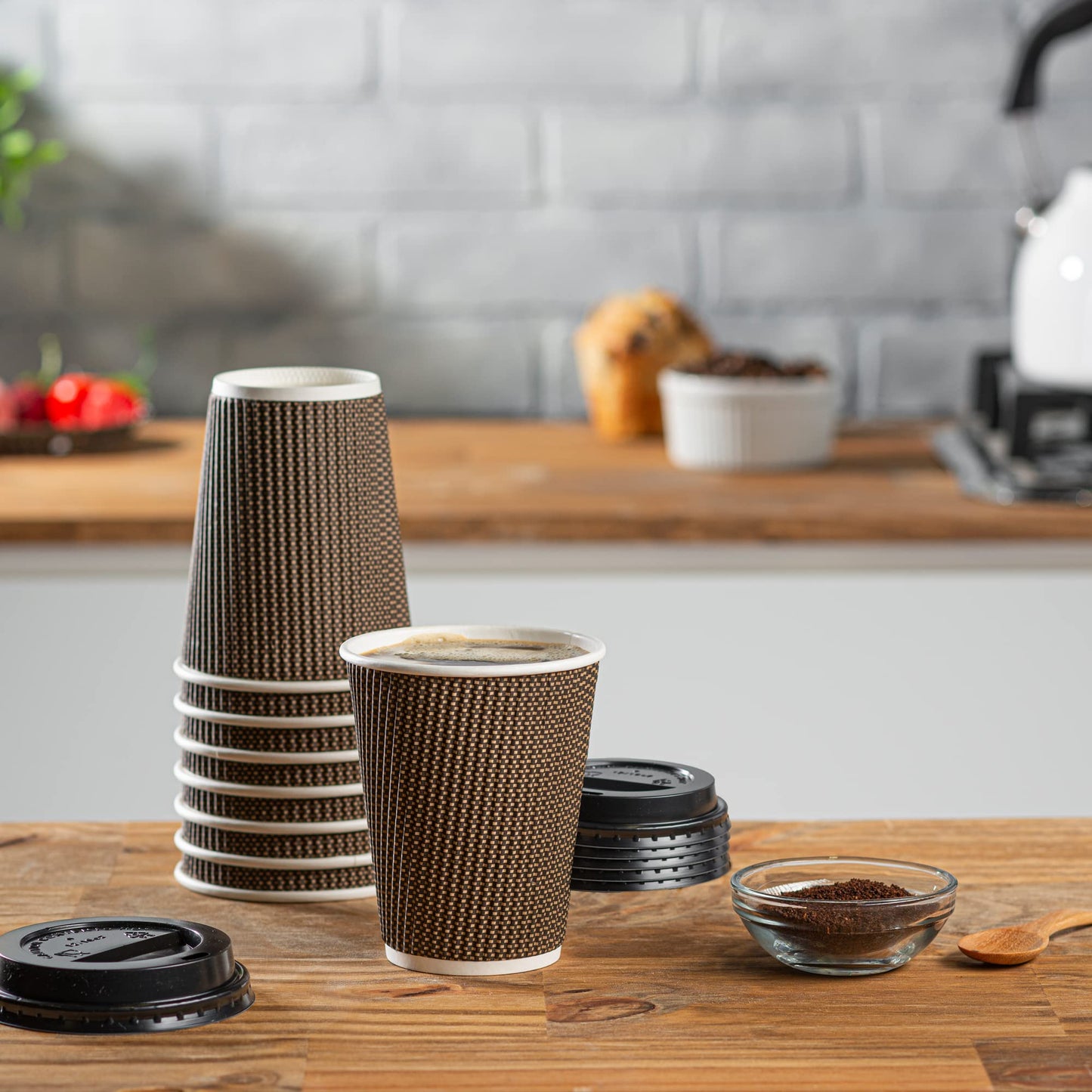 GUSTO 12 oz Insulated Brown Patterned Ripple Paper Hot Coffee Cups with Lids - 50 Sets - Ideal for Hot Beverages, Travel, and Office Use