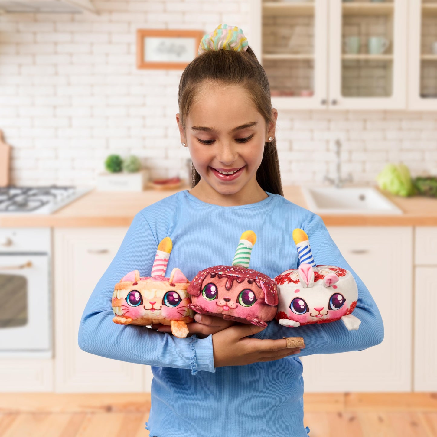 Cookeez Makery Oven for Party Treats, Mix Your Cuddly Friend! Warm up The Dough Mix and Create a Warm, Fragrant Interactive Birthday Cake, What Treat Will it be?
