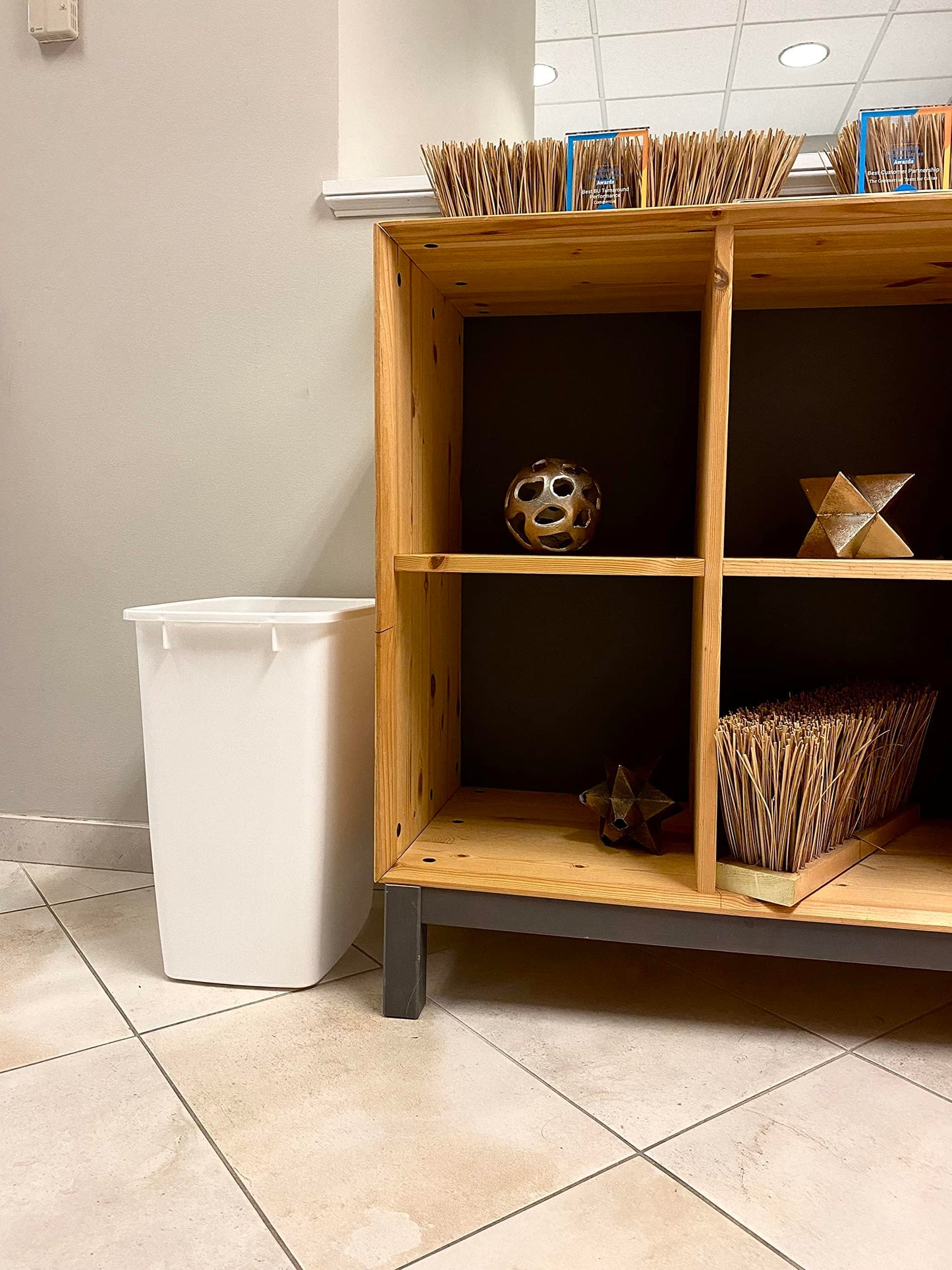 Rubbermaid Small Kitchen Bathroom Trash Can, Under-Sink Waste Basket, Plastic, White, 9 Gallons, 1 Count (Pack of 1)