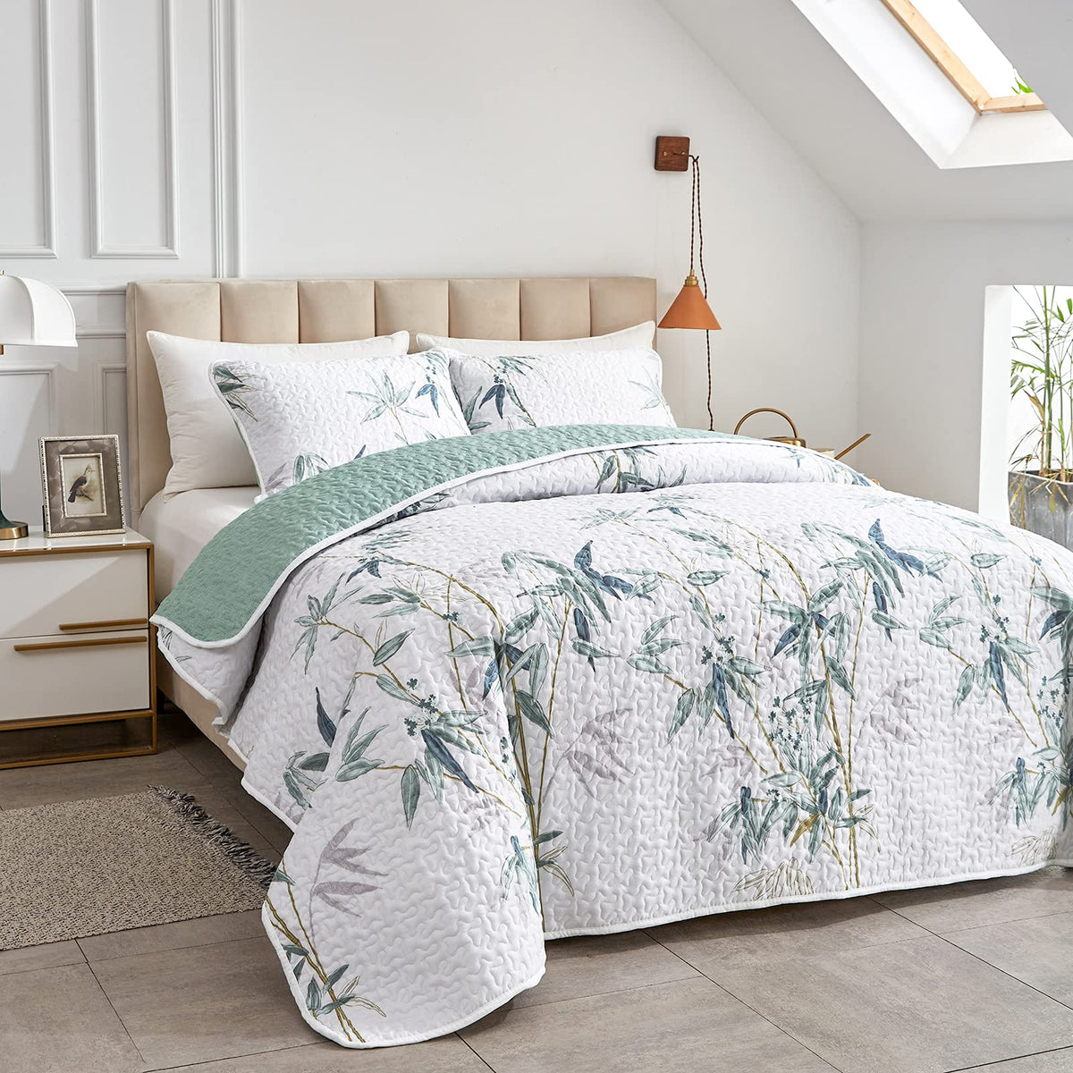 3 Pieces Full/Queen Size Botanical Quilt Set, Green Leaves Printed on White Reversible Bedspread Coverlet Set, Soft Microfiber Lightweight Bed Cover for All Season (90" x 90", 1 Quilt+ 2 Pillow Shams)
