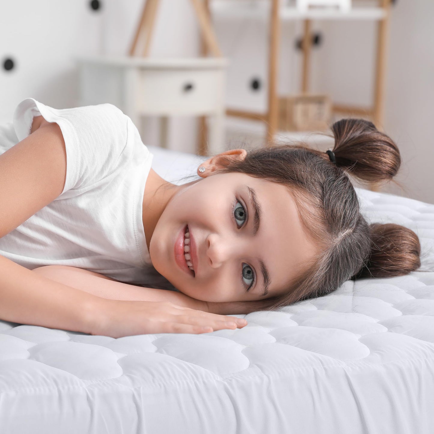 Utopia Bedding Waterproof Mattress Protector, King Mattress Pad, Quilted Fitted Cover Stretches up to 16 Inches Deep Pocket (White)
