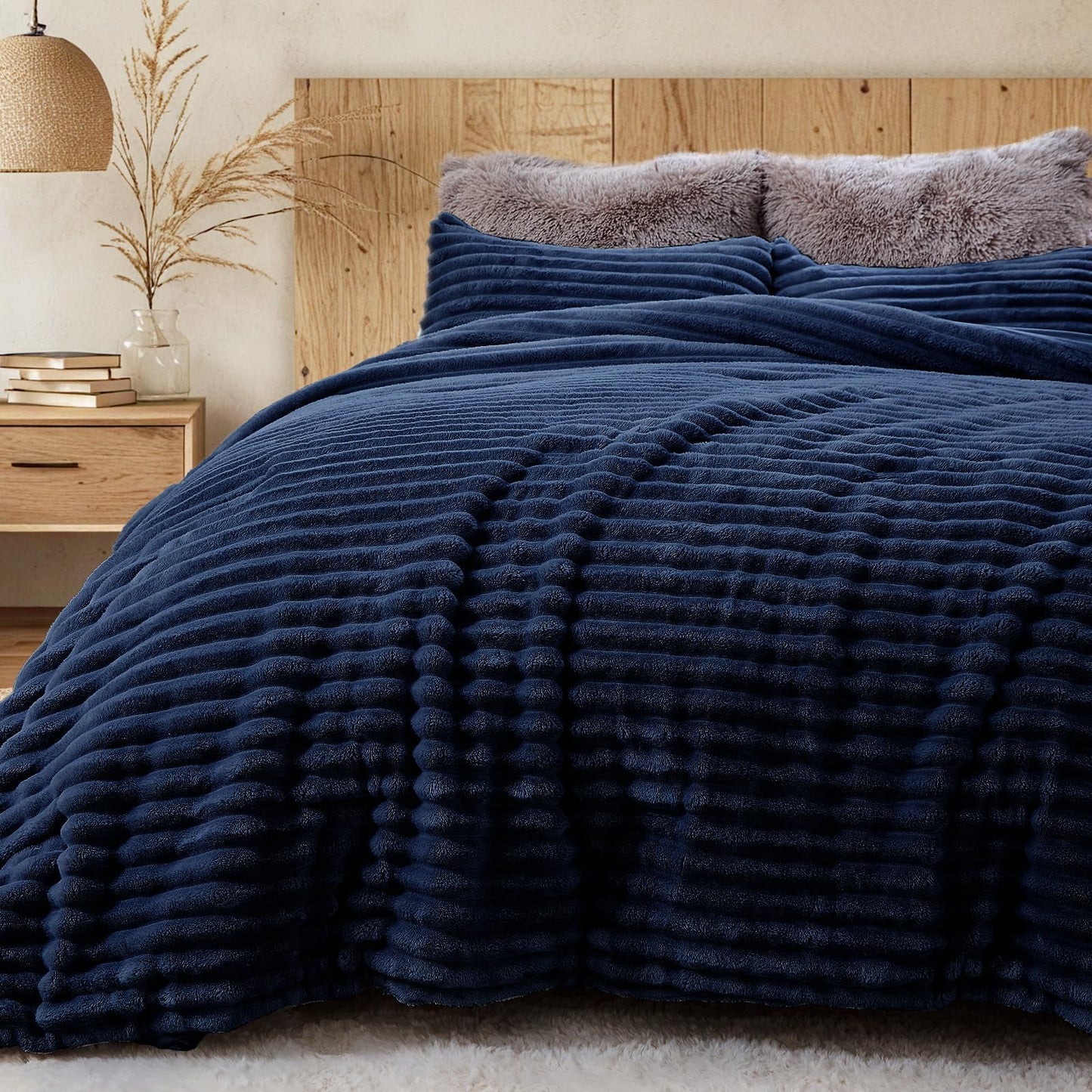Sasttie Fluffy Comforter Set Queen 3 Pieces - Super Soft & Fuzzy Navy Blue Comforter Set for Winter Warm Fleece Bedding, 1 Luxury Heavy Faux Fur Down Alternative Comforter with 2 Pillow Cases