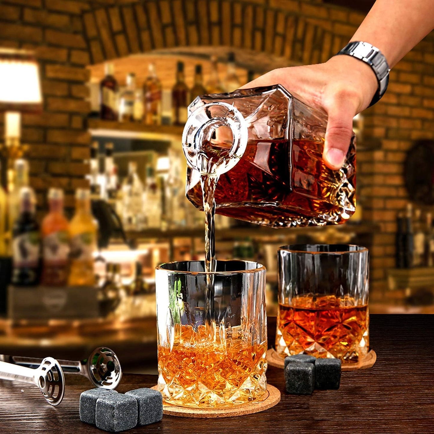 LIGHTEN LIFE 5 Piece Whiskey Decanter Set, Non-Lead Crystal Bourbon & Scotch Decanter with 4 Glasses in Gift Box for Men & Dad