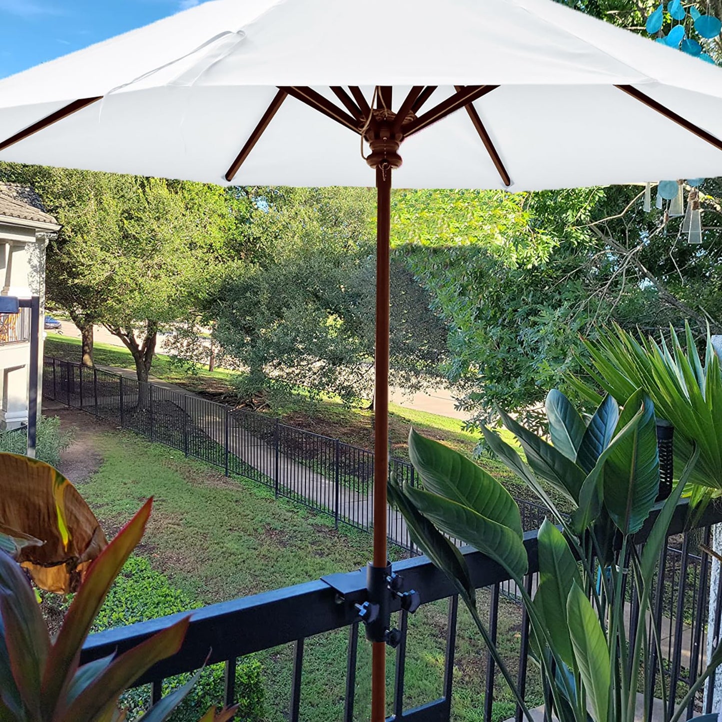 YZZHAJ Beach Patio Umbrella Clamp Outdoor Umbrella Holder,Deck Umbrella Mount Fishing Umbrella Clamp Holder Clip Flag Pole Holder for Railing,Fence,Benches,Deck,Tailgates,Dock,Beach Courtyard Balcony