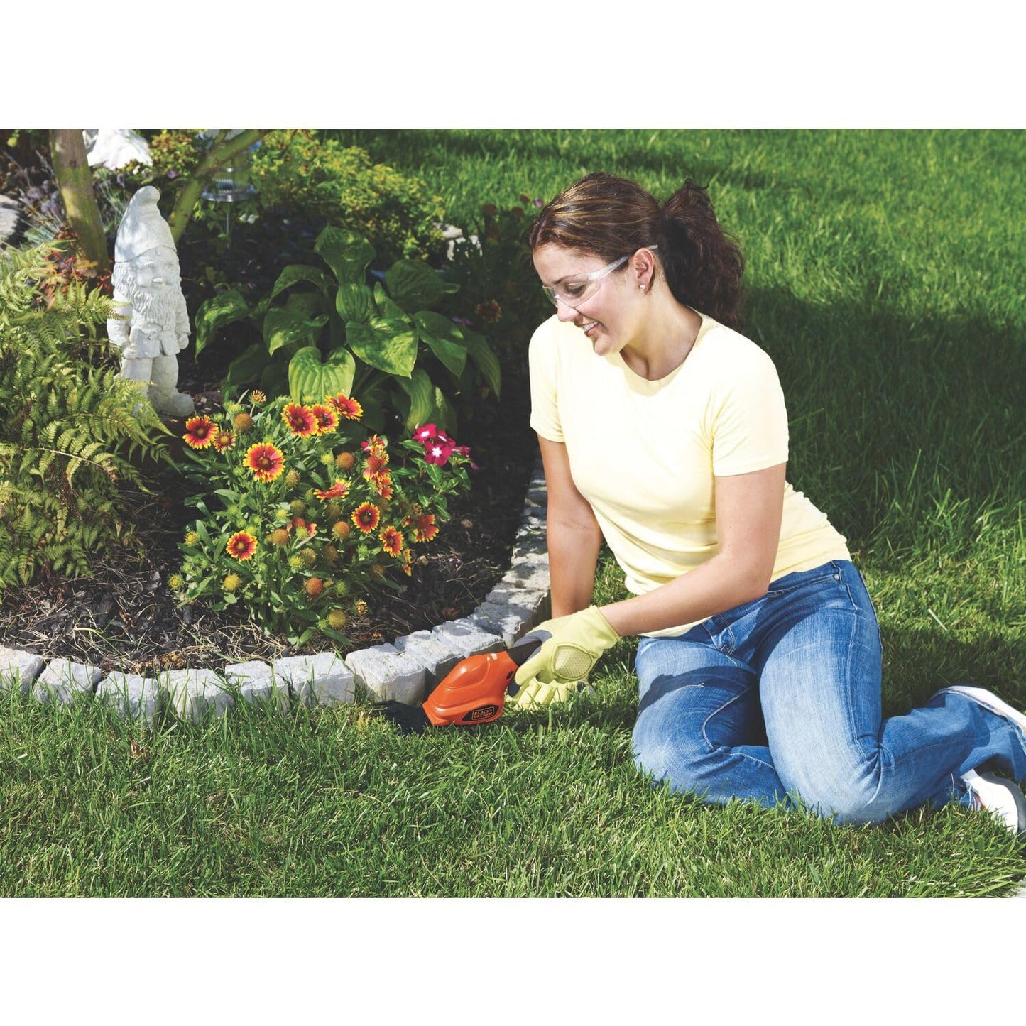 BLACK+DECKER Electric Garden Shears - Lightweight Pruner for Shrubs, Grass & Bushes, Lithium Ion 3.6-Volt (GSL35-CA)