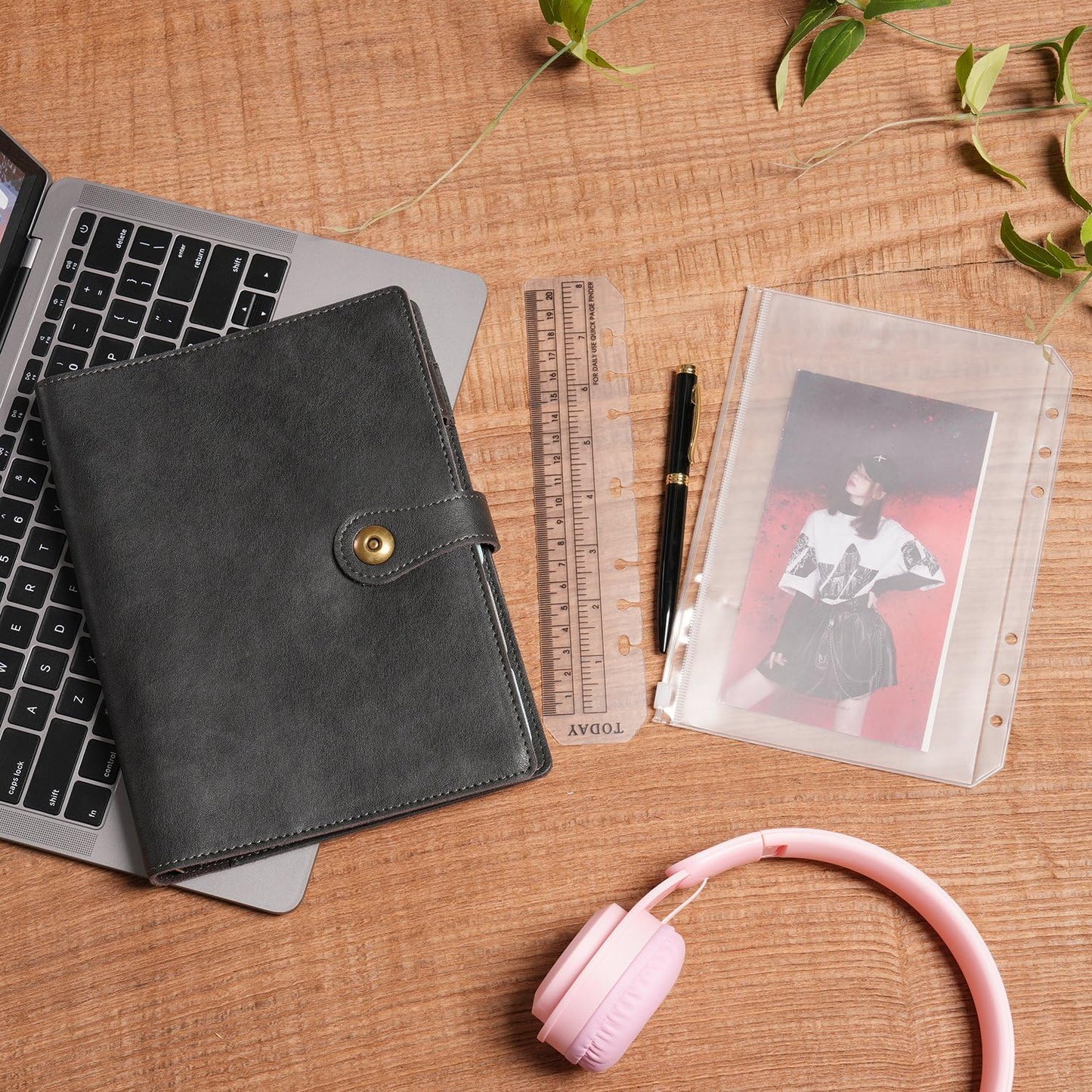 Wonderpool Binder Journal Leather Spiral Notebook Refillable College Ruled Paper, Budget Binder Rings Diary Organizer with Pen for Office School Travel Business Planning Writing (Black,A5)