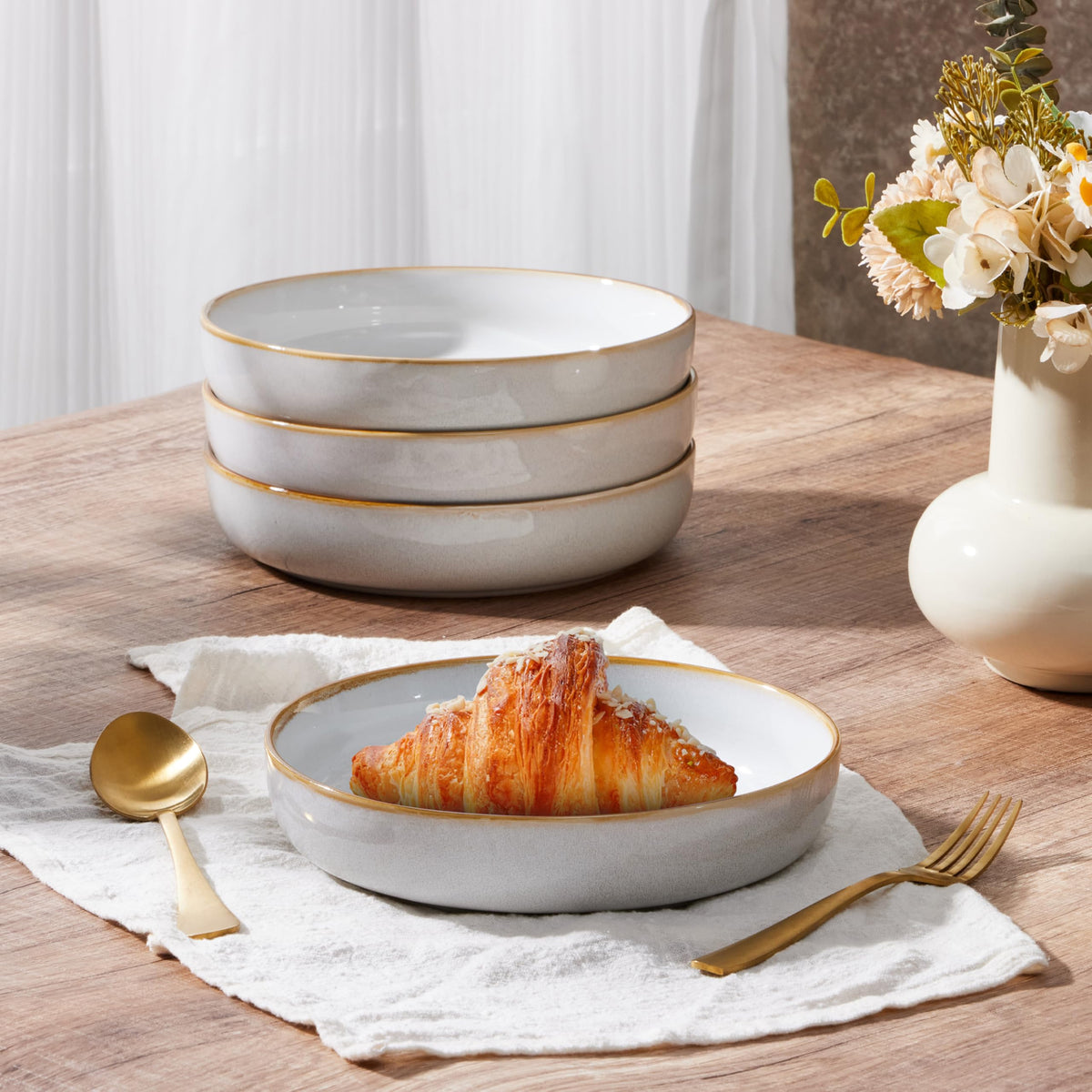 E-far Pasta Bowls Set of 4, 35oz Large Salad Bowls for Serving, Wide and Shallow Ceramic Bowls Plates for Pasta, Double Reactive Glaze, Microwave and Dishwasher Safe, Seashell White