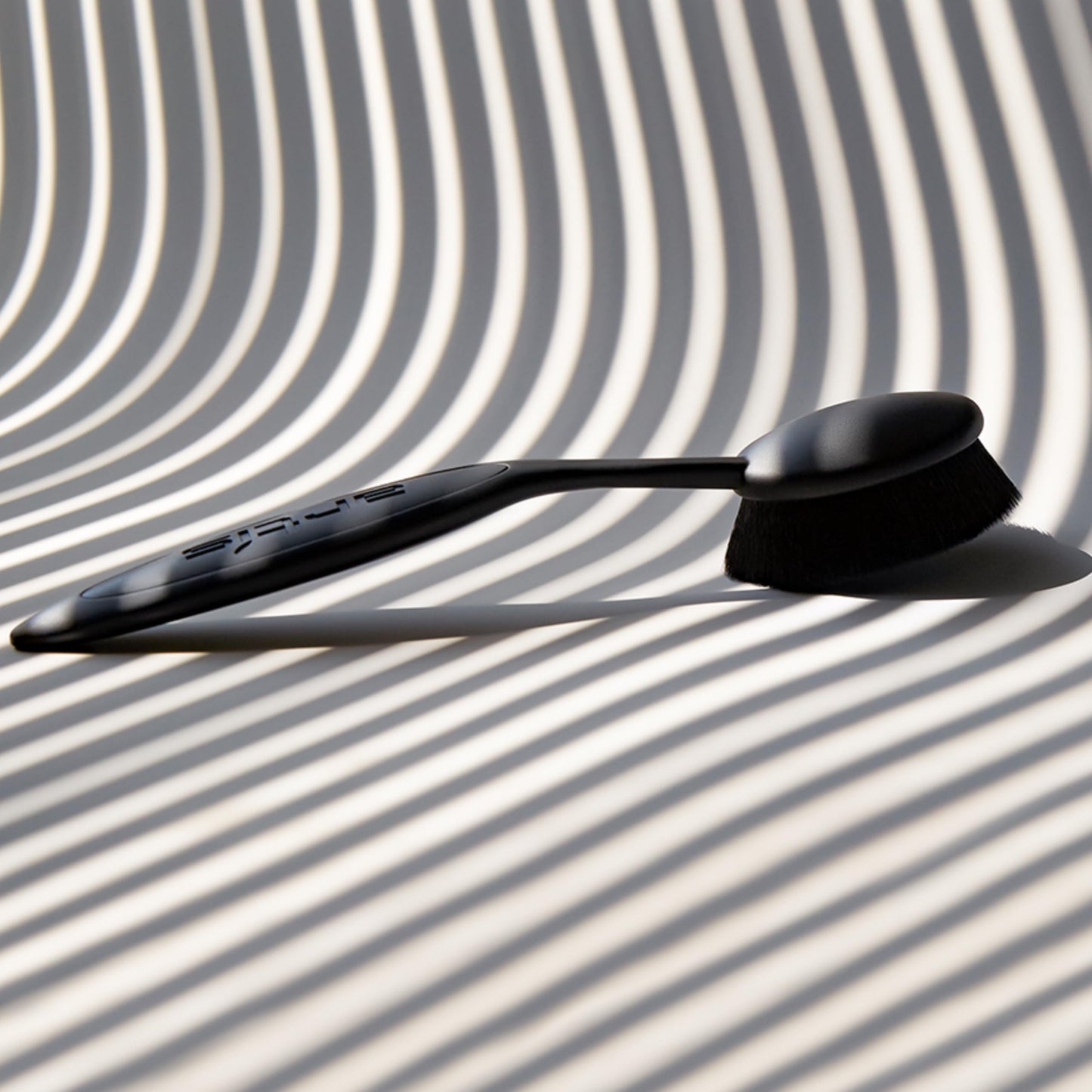 Artis Elite Black Oval, No.7