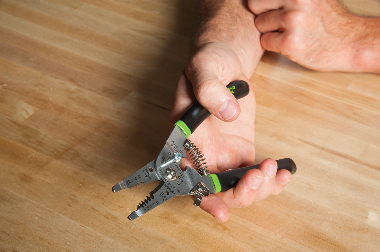 Greenlee 1955-SS Pro Stainless Wire Stripper, Cutter and Crimper Curve, 10-18AWG, 7.5-Inches