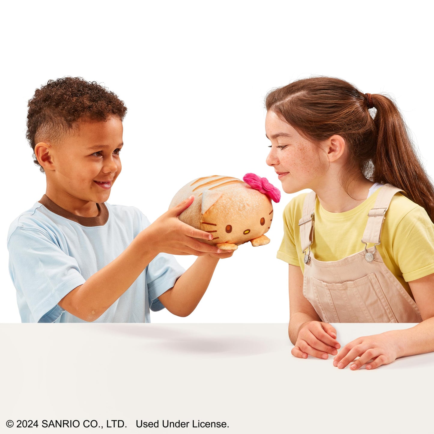 Cookeez Makery Hello Kitty® and Friends Oven. Mix & Make a Plush Best Friend! Place Your Dough in The Oven and Be Amazed When A Warm, Scented, Interactive, Plush Friend Comes Out!