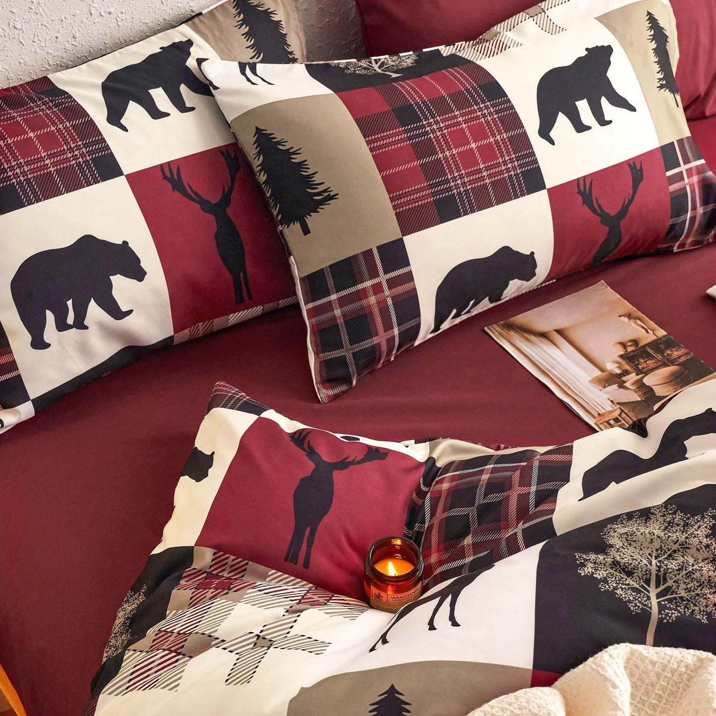 Wake In Cloud - Rustic Comforter Set, Cabin Christmas Farmhouse Western Lodge Woodland Wildlife Patchwork RV Outdoor Theme, Soft Lightweight Bedding, 3-Piece, Burgundy Black, Queen Size