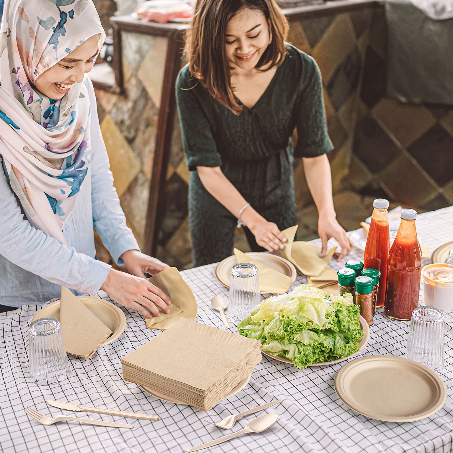 Gezond Compostable Paper Plates Set 300 Pieces Disposable Plates 10-inch Eco-Friendly Paper Plates Heavy-Duty Utensils and Napkins for Party, Made from Sugarcane Pulp