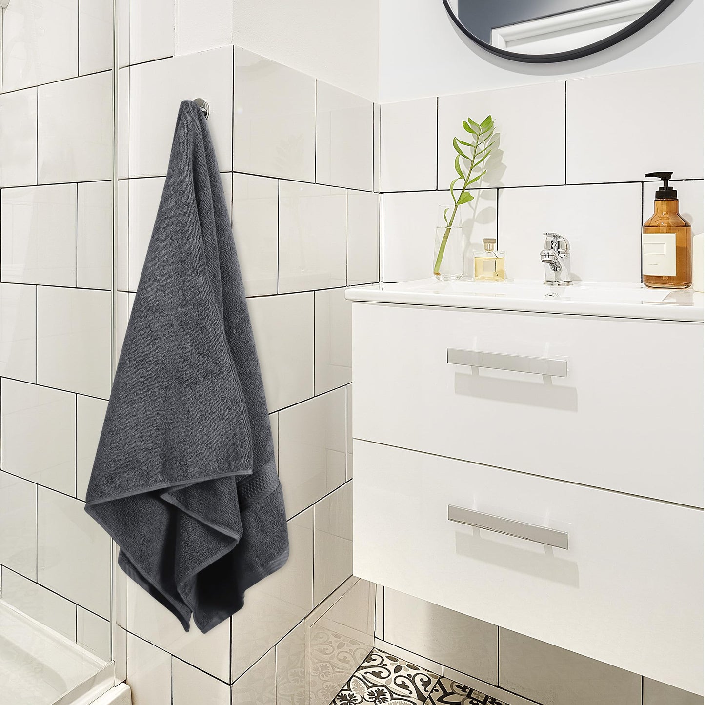 Utopia Towels 4 Pack Premium Bath Towels Set, 27 by 54 Inches, 100% Ring Spun Cotton 600GSM, Lightweight and Highly Absorbent Quick Drying Towels, Perfect for Daily Use, Grey