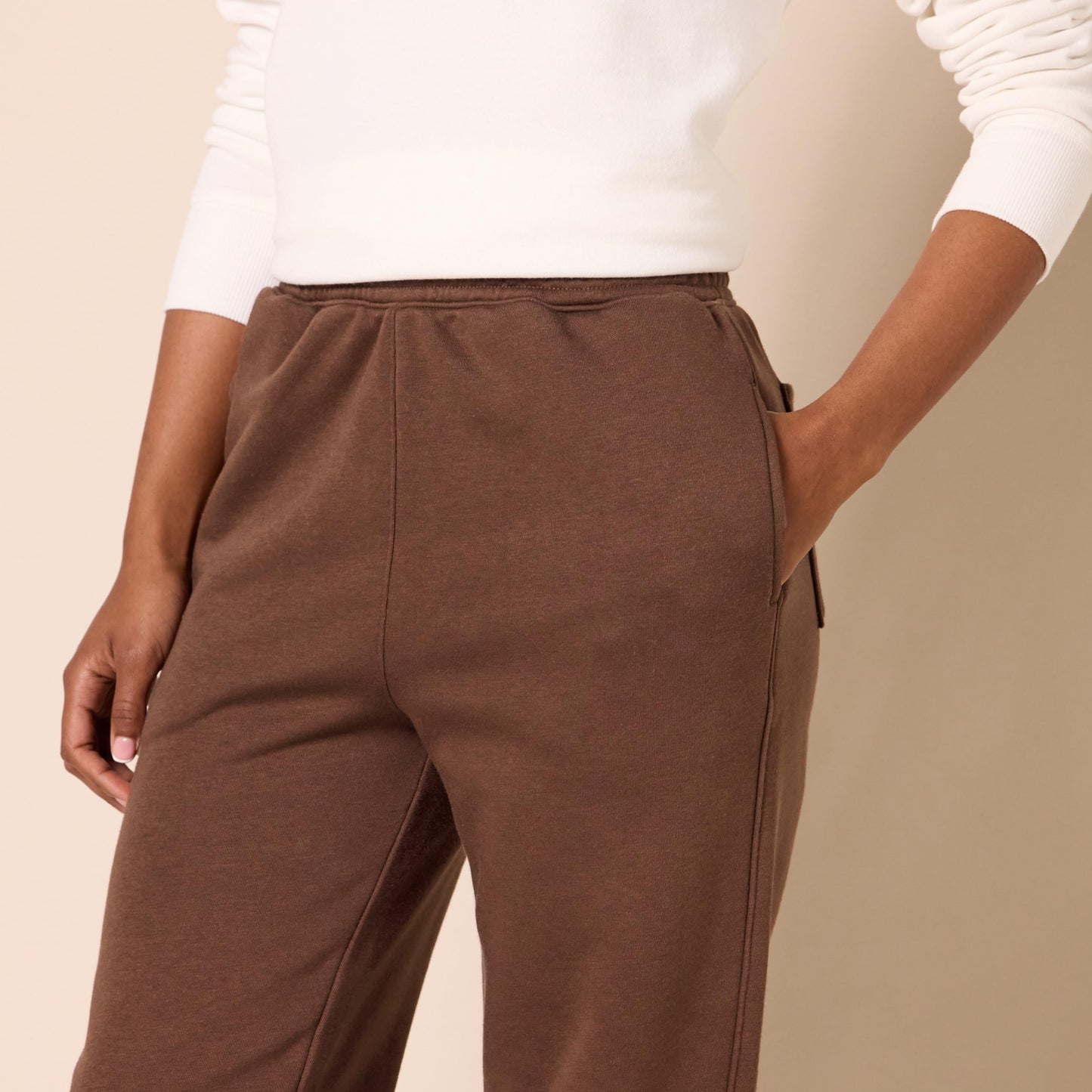 Amazon Essentials Women's Relaxed Jogger (Available in Plus Size), Deep Brown, Large
