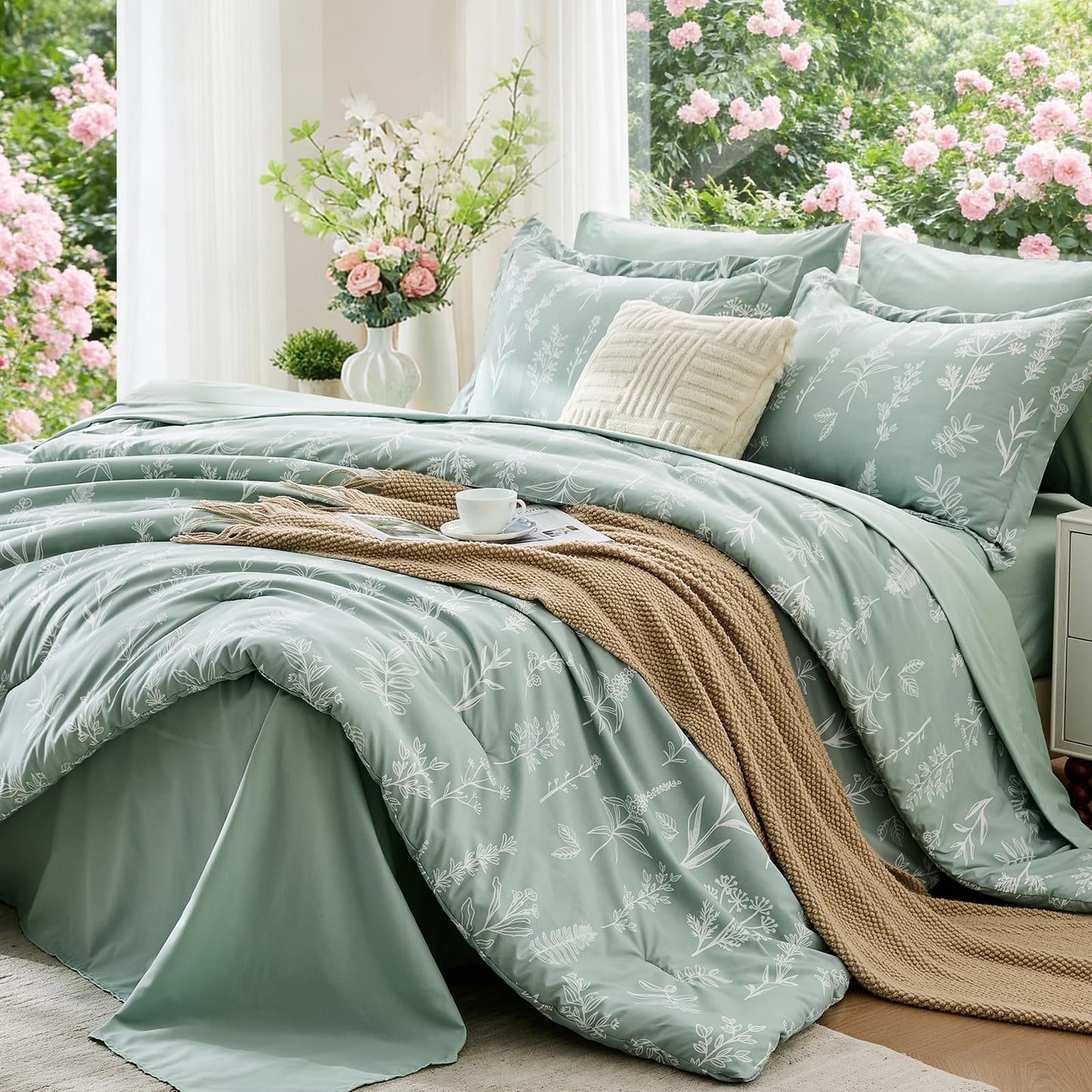 MUXHOMO Bed in a Bag Queen 7 Pieces, Sage Green Queen Comforter Set Reversible Botanical Flowers Design, Ultra Soft & Breathable Bedding Sets with Comforter, Sheets, Pillowcases & Shams