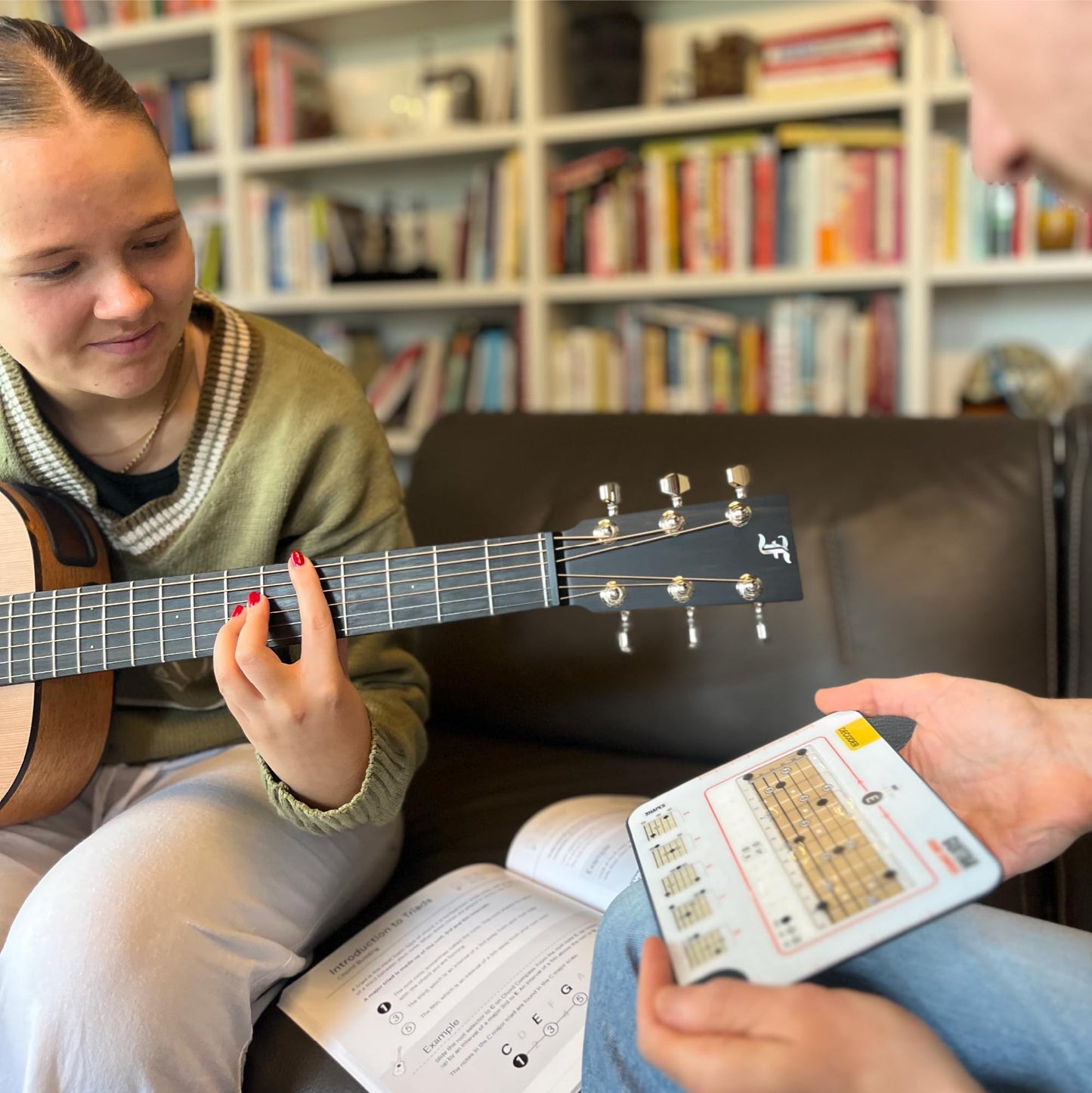 Noisy Clan Guitar Chord Compass & Book Set - Master Fretboard Logic and CAGED System - Simplify Songwriting and Theory - Portable Tool & 64-Page Guide