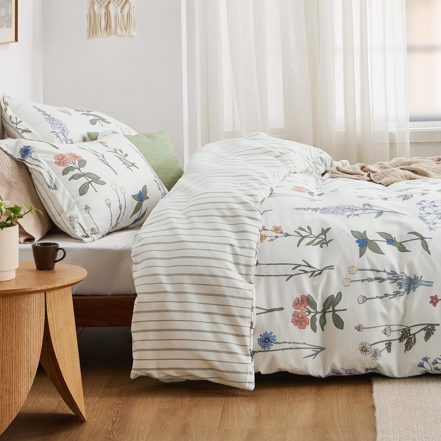 Bedsure Duvet Cover Queen Size - Reversible Botanical Floral Duvet Cover Set for Kids & Adults with Zipper Closure, 3 Pieces White Bedding Set with 8 Corner Ties and 2 Pillow Shams 20"x26"