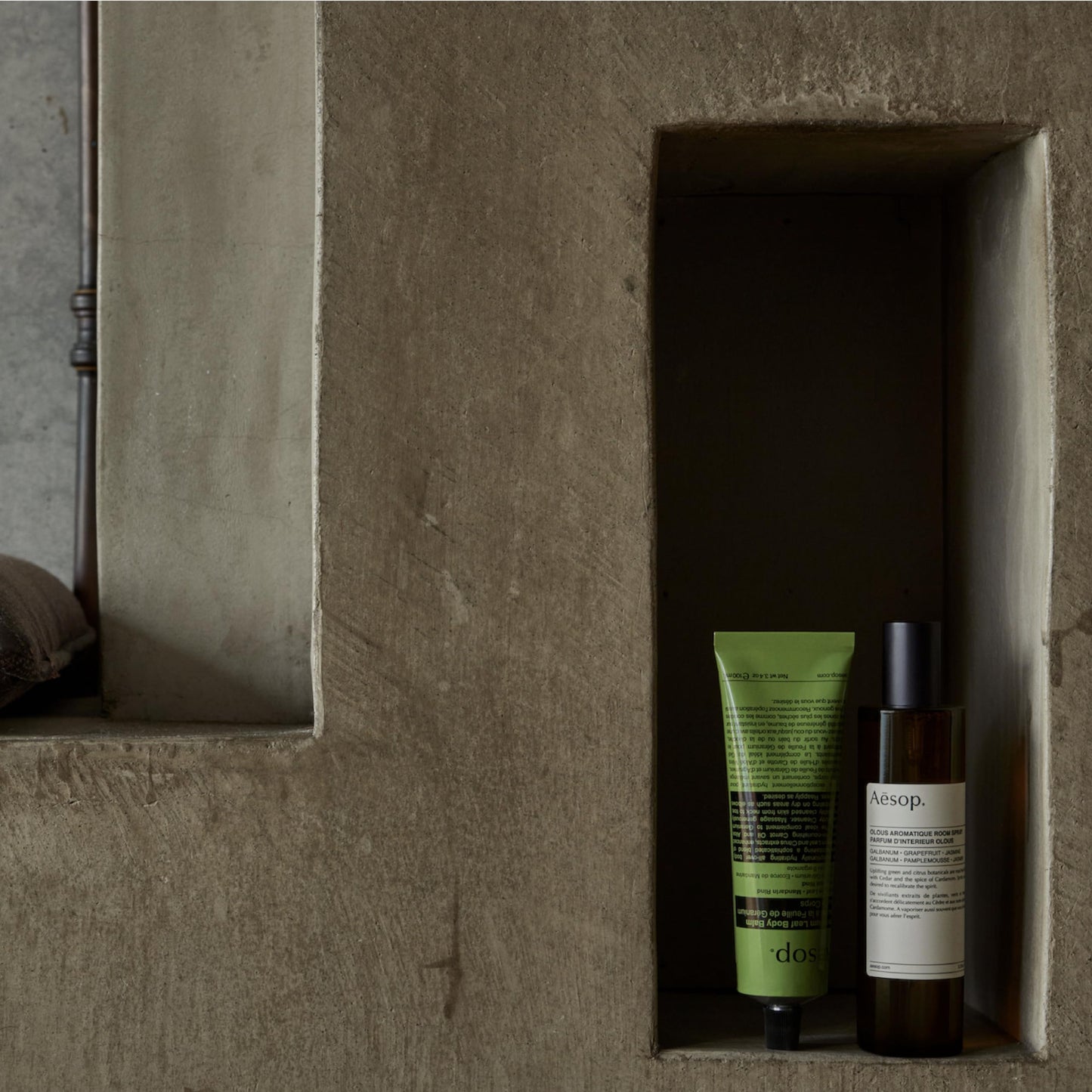 Aesop Geranium Leaf Exfoliating Body Scrub | Smooth, Soft, Hydrated Skin | 6.2 oz / 180mL