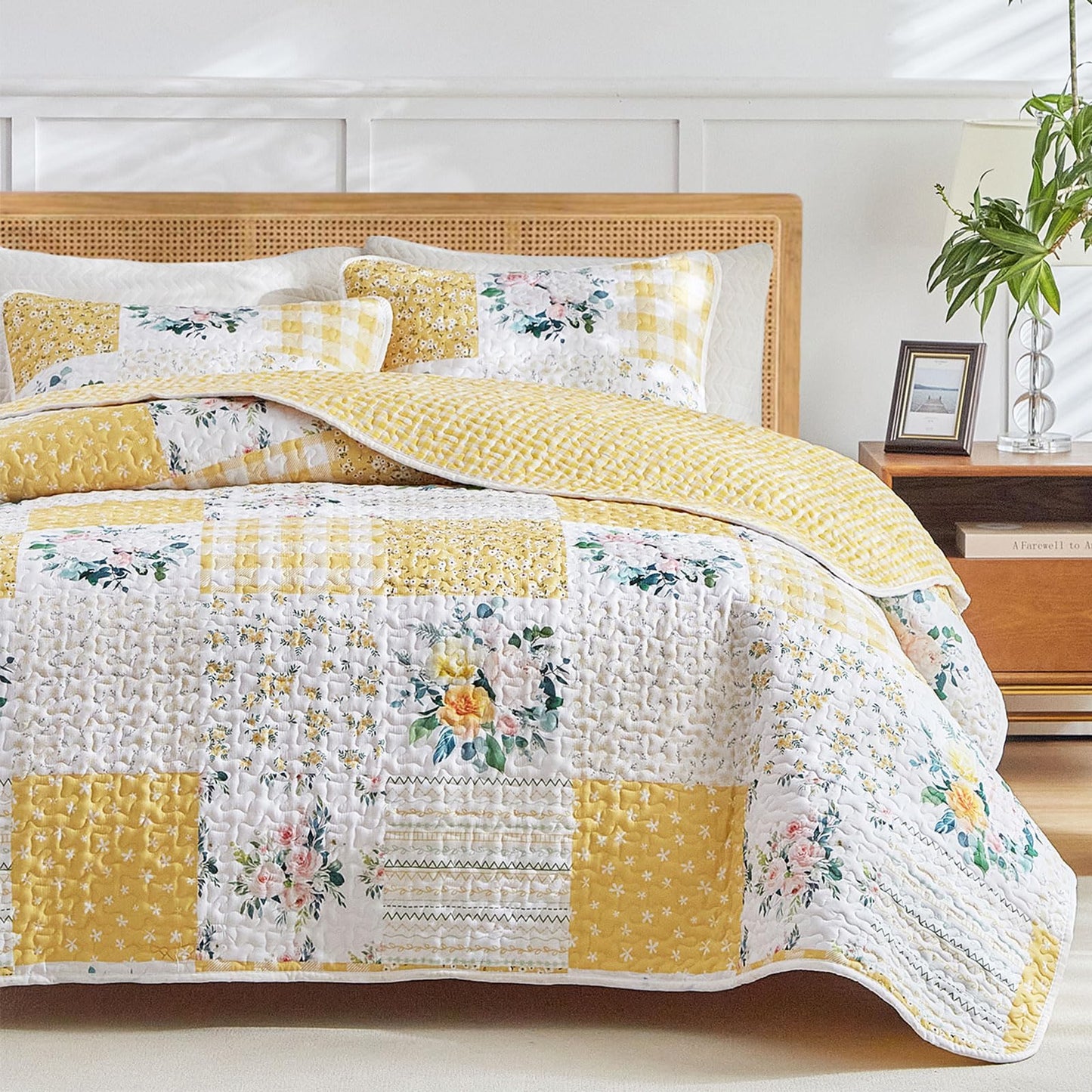 Joyreap 2 Pieces Floral Quilt Set Twin, Patchwork Yellow n White Design, Smooth Soft Microfiber Quilt, Bedspread Bed Cover for All Season, 1 Quilt and 1 Pillow Sham- 68x86 inches